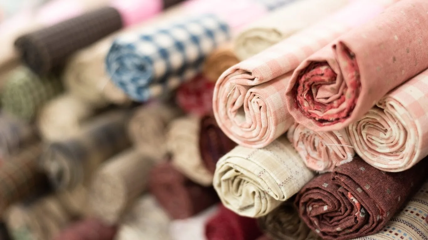 You are currently viewing Kenali Istilah Kain Piece Dyed, Yarn Dyed, dan Printing