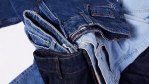 Read more about the article Tips Memadukan Jeans dengan Outfit Kasual dan Formal